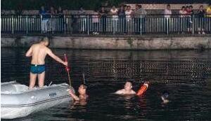 疑躲交警跳河溺亡（網絡配圖）