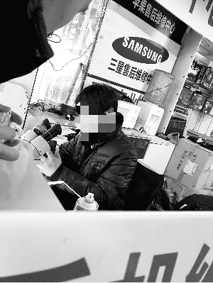 北京晨報記者暗訪木樨園手機市場 發現二手手機回收極其不規范