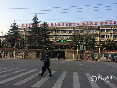 政府大樓因寒磣走紅 財政用于改善民生（圖）