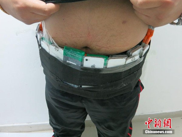 香港水客身綁146臺iPhone闖關被查