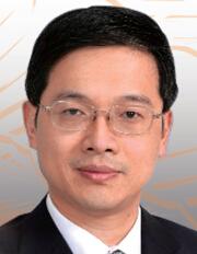 中國建築董事長官慶 官慶剛滿51歲,其博士學歷在央企高管范圍內也不多見。官慶是2010年中組部和國資委面向海內外公開招聘的12名央企高管之一。2011年4月,官慶出任中國建築總經理。