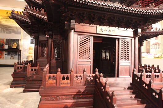 太和木作紅木成功復制紫禁城角樓