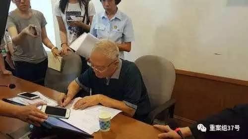 “季羨林億元遺產案”一審宣判後,季承簽字確認。 一中院供圖