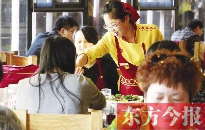 女碩士從事業單位辭職到火鍋店當<a href='http://103.249.53.35/gate/big5/search.xinmin.cn/?q-ifbase4-base16-PeacjeWKoeWRmA~~' target='_blank' class='keywordsSearch'><p  align=