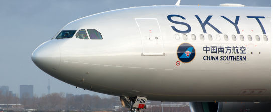 新浪美股訊 北京時間23日晚路透社稱，中國南方航空公司周三宣布，已簽署協議購買10架空客A330-300飛機，按目錄價格計算價值約23億美元(約合人民幣110億元)。