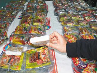 泡面藏市值億元臺幣毒品4名運毒犯闖關入臺被捕