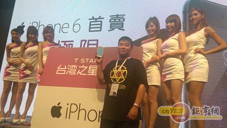 排15小時搶到iPhone6臺灣首位買主：終于等到你