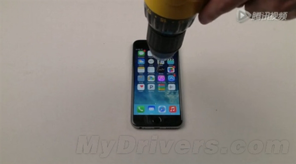 用電鑽鑽iPhone 6的屏幕 會是啥結果？