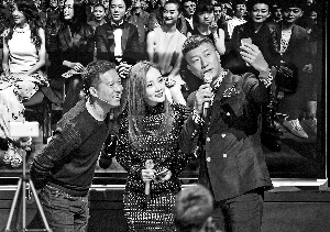 三家同日打擂臺 手機圈進入瘋狂一周