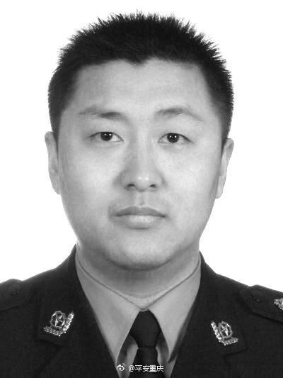 上遊新聞-重慶晨報記者3月13日從@平安重慶 獲悉，重慶一民警赴長沙抓捕一電信詐騙團夥成員時因公犧牲。