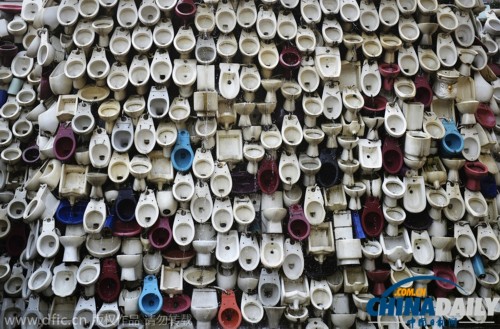 萬只廢舊潔具砌成“馬桶瀑布”成佛山“標志”景點 萬只廢舊潔具砌成“馬桶瀑布”成佛山“標志”景點