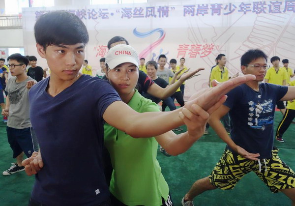 Young Taiwanese learn Kung fu in Fujian Young Taiwanese learn Kung fu in Fujian