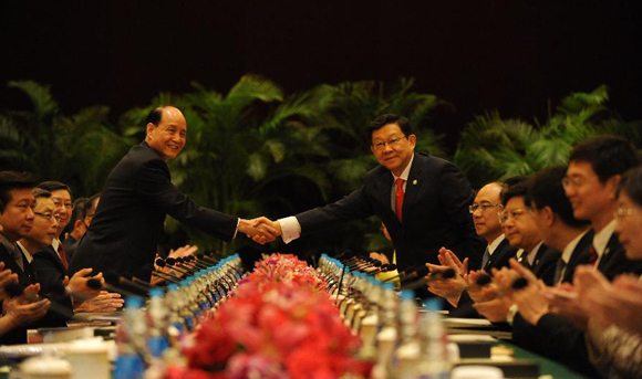 Mainland, Taiwan negotiators hold talks over service trade agreement
