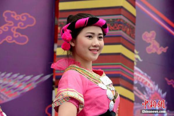 4月9日，2016年海峽兩岸各民族歡度“三月三”節暨福建省第五屆“三月三”畬族文化節在畬鄉福建福安開幕。兩岸數千名少數民族同胞共聚于此，歡慶“三月三”，暢敘兩岸情。一大早，四鄰八鄉的畬族民眾來到活動現場，兩岸同胞一同載歌載舞，展示畬家民俗，對唱畬族山歌，歡度著他們的節日。王東明