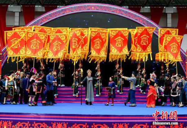 4月9日，2016年海峽兩岸各民族歡度“三月三”節暨福建省第五屆“三月三”畬族文化節在畬鄉福建福安開幕。兩岸數千名少數民族同胞共聚于此，歡慶“三月三”，暢敘兩岸情。一大早，四鄰八鄉的畬族民眾來到活動現場，兩岸同胞一同載歌載舞，展示畬家民俗，對唱畬族山歌，歡度著他們的節日。王東明