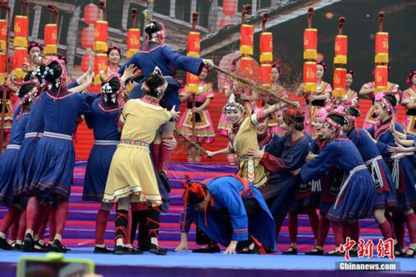 4月9日，2016年海峽兩岸各民族歡度“三月三”節暨福建省第五屆“三月三”畬族文化節在畬鄉福建福安開幕。兩岸數千名少數民族同胞共聚于此，歡慶“三月三”，暢敘兩岸情。一大早，四鄰八鄉的畬族民眾來到活動現場，兩岸同胞一同載歌載舞，展示畬家民俗，對唱畬族山歌，歡度著他們的節日。王東明