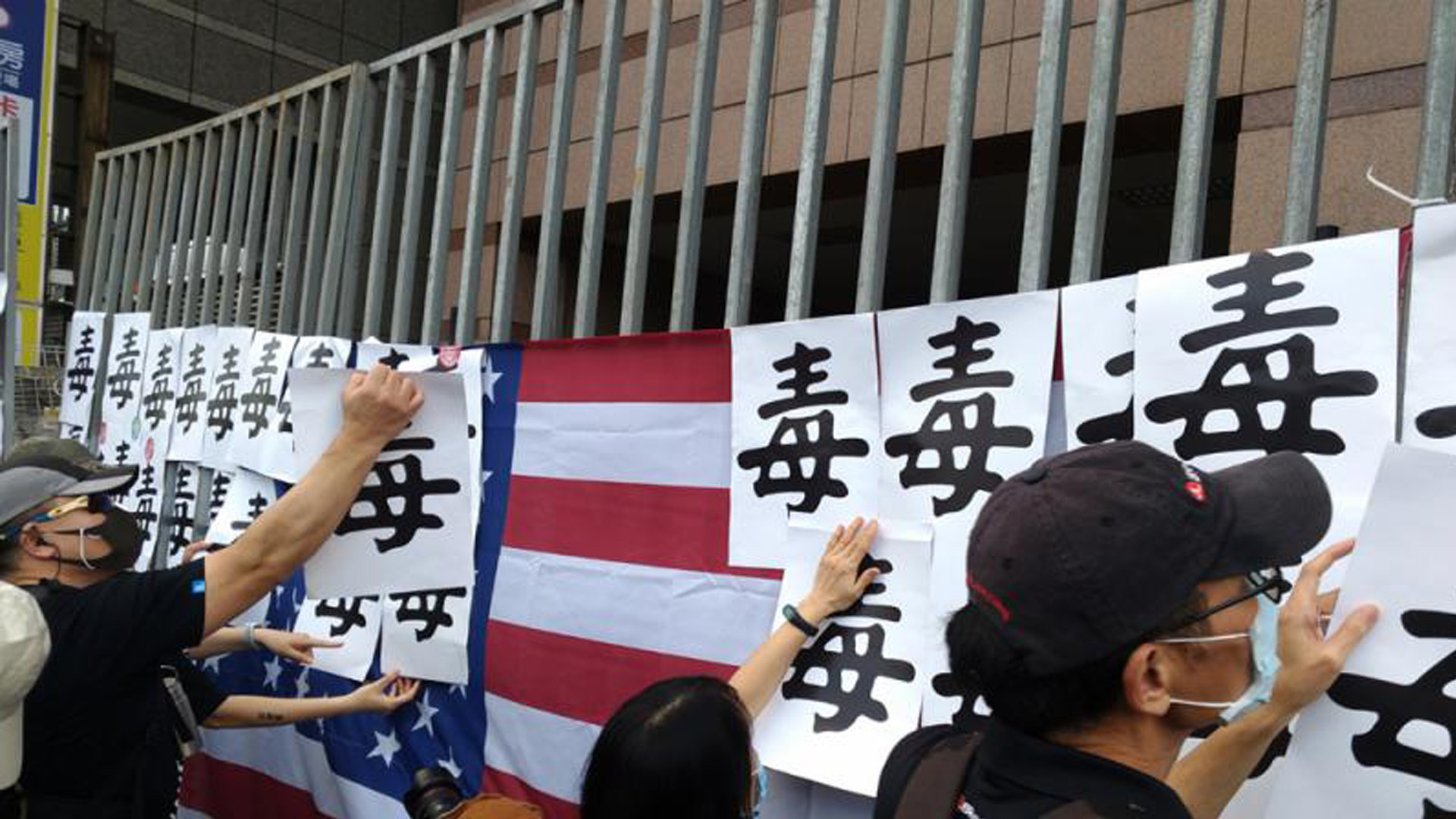 ���ͼ~���ܽޡ���J�j���ƥX���]�A��ӻO�W�Y�`�ش��F�p���c�r�Q�k�Ϥ�