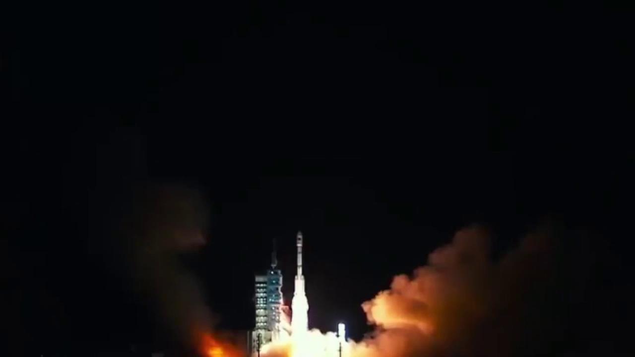 《中國特色社會主義道路讓“歷史終結論”破產》圖片