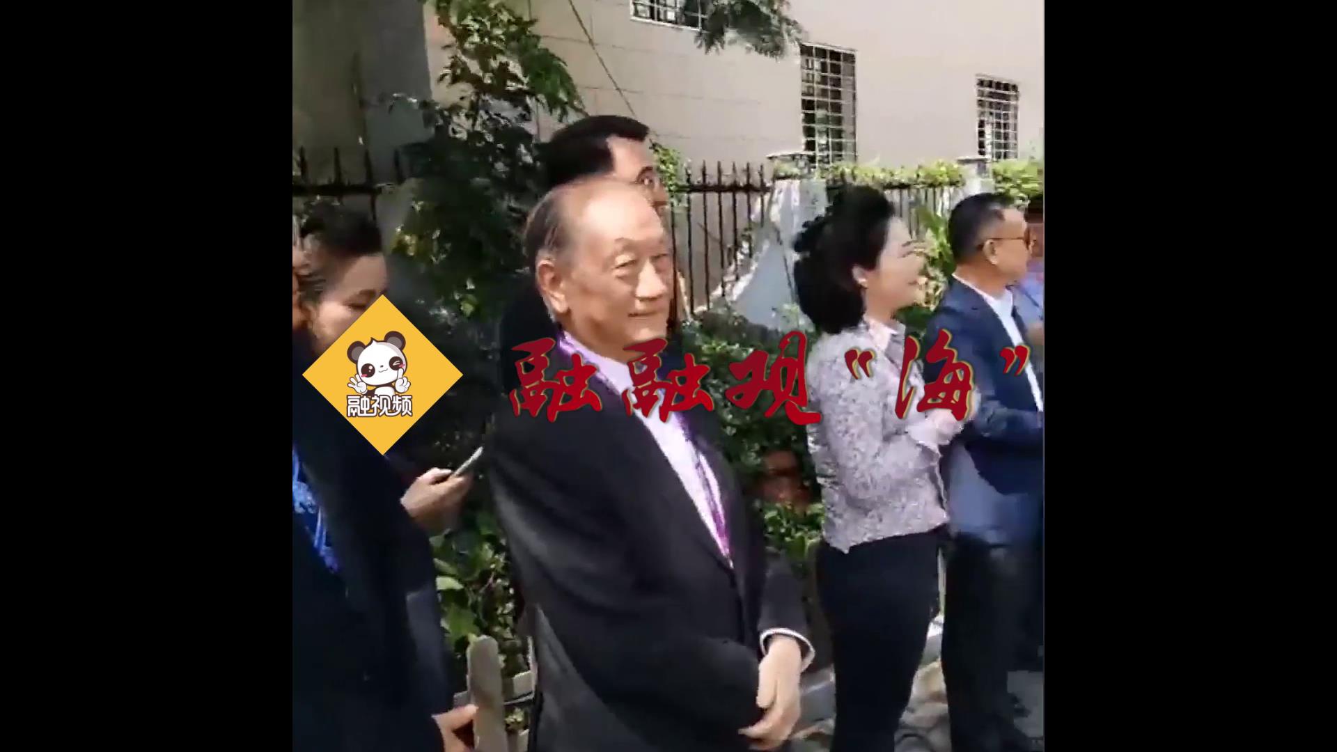 超激動！鬱慕明主席回答融融提問，與網友互動唱“我們都是追夢人”圖片