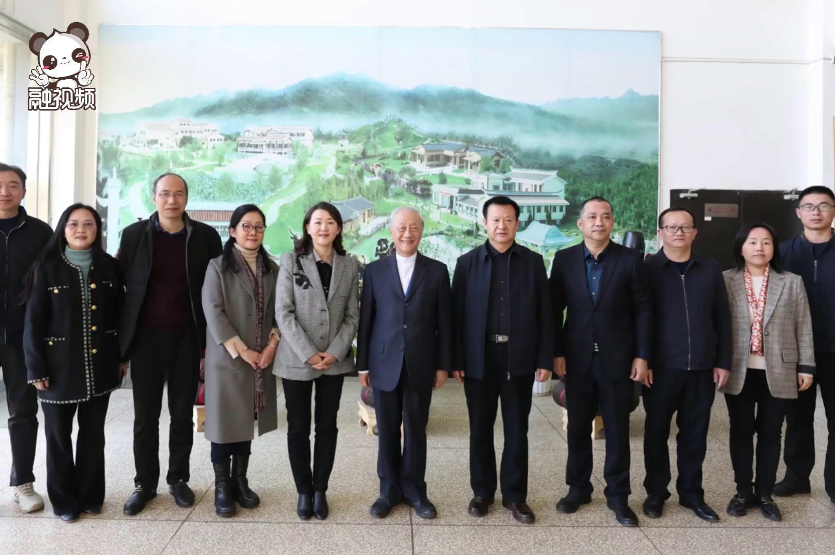 81歲高齡的新黨前主席鬱慕明雲南體驗普池茶的制作圖片