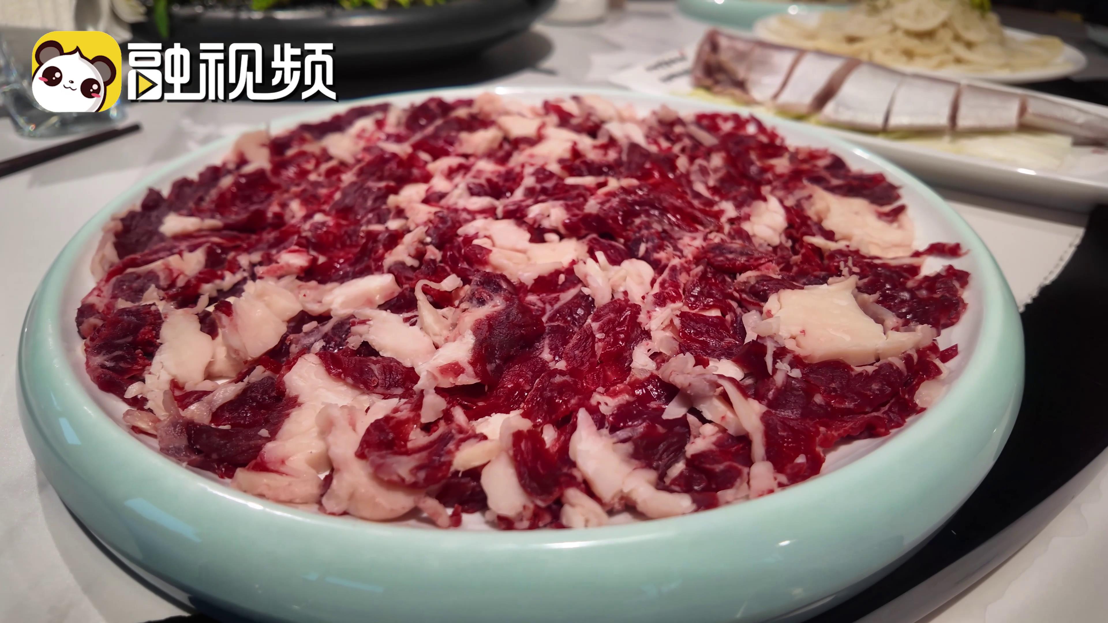 兩岸青年四川“火辣相遇”感嘆“一家人就要一起吃火鍋”!圖片