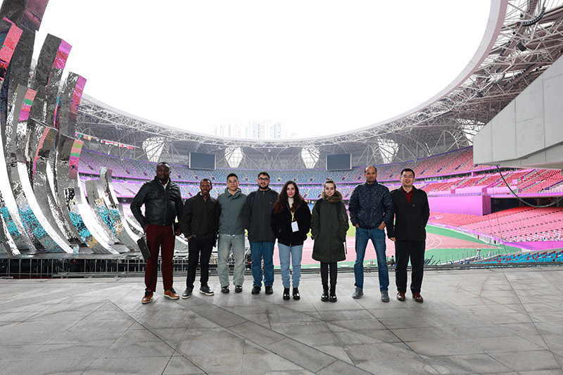 �@�ɤ��p���j�|������y�C�~��x�̭u���}�i�լ�