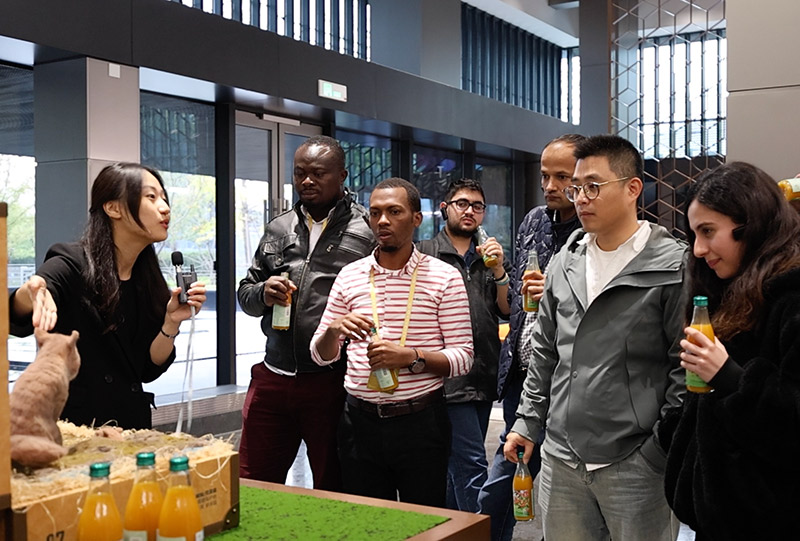 �@�ɤ��p���j�|������y�C�~��x�̭u���}�i�լ�