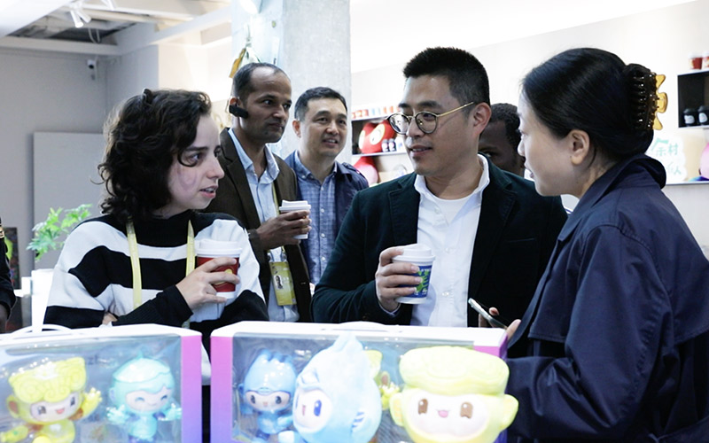 �@�ɤ��p���j�|������y�C�~��x�̭u���}�i�լ�