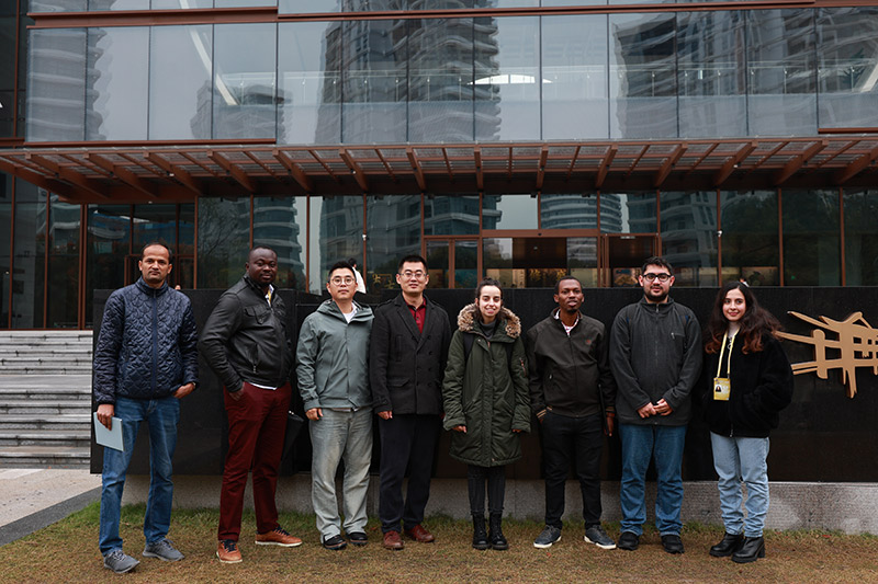 �@�ɤ��p���j�|������y�C�~��x�̭u���}�i�լ�