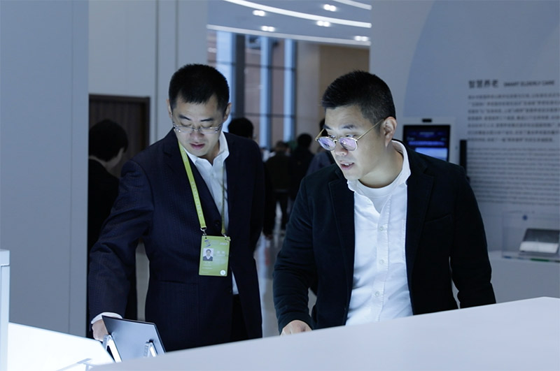 �@�ɤ��p���j�|������y�C�~��x�̭u���}�i�լ�