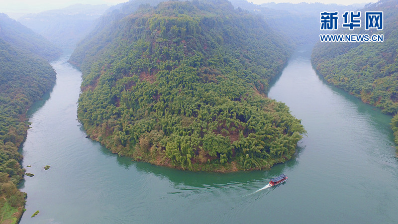 (�����C�騫���)�֤sޥ���p�����a�A�b�᭻�M�ɪŤ���V