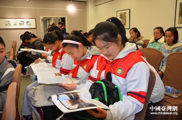 �L�������˹��礤�Ǿǥͦb�|���\Ū�m�⩤���Y�n����