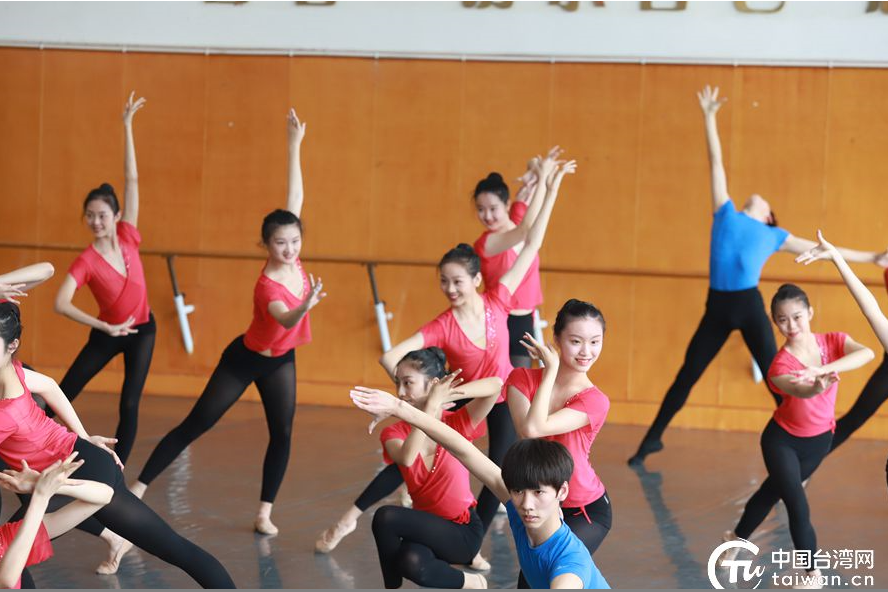 �f�m�T�G���l�⩤���O�ڮa�A�b�j���İǤH�͡������e����