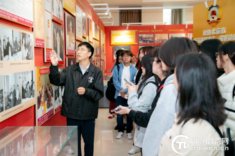 �S�Zح�q�����񡨨졧���i���A�b�ʻO�ͪ�Ӥ@��O�}�ͭ�����ӥ��D����