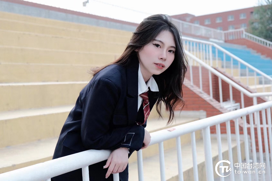 �������G���ʨ⩤���C���ߥ�y�ϩR�b�ӡA���򺡺����N�P