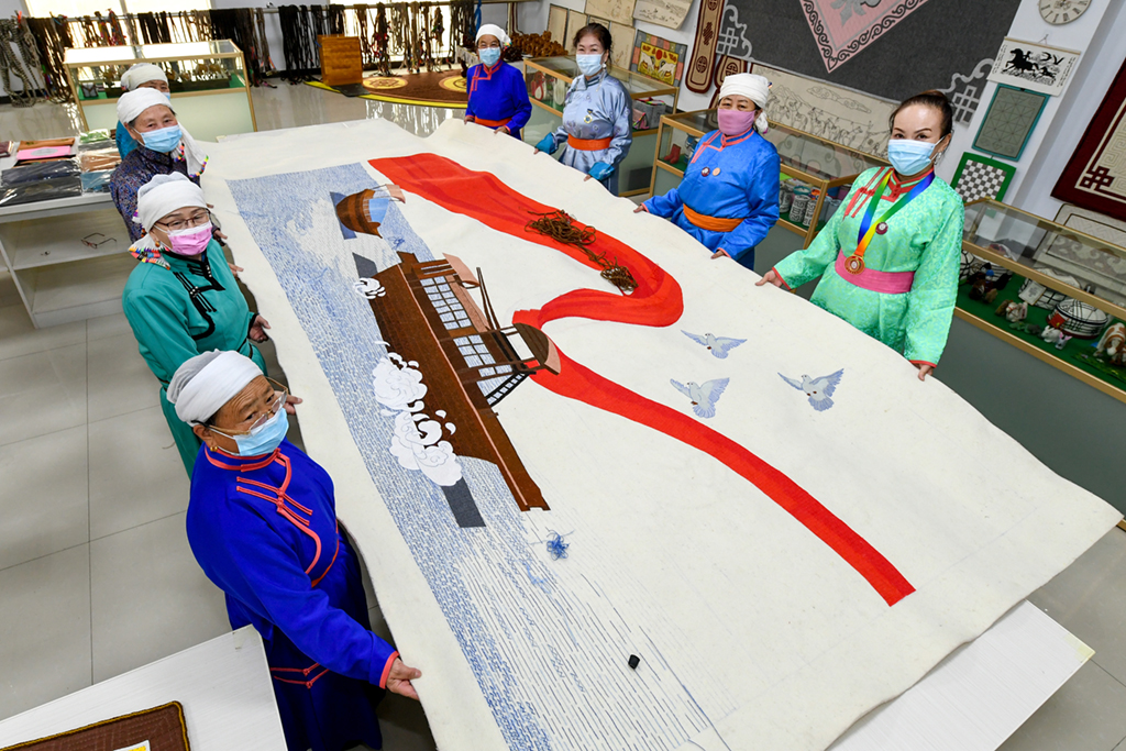 3��4��A�bĬ���S���X�D�����ƿ򲣫O�@���ߡA8�W¸�Q�i�ܩ|���������@�~�m�@������M��ߡn�C�s�ت��O�� ���� ��