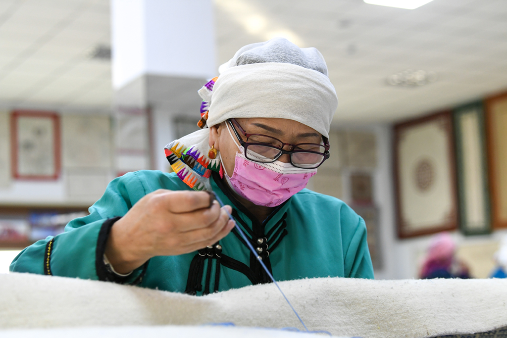 3��4��A�bĬ���S���X�D�����ƿ򲣫O�@���ߡA¸�Q�b¸��@�~�m�@������M��ߡn�C�ت��O�� ���� ��