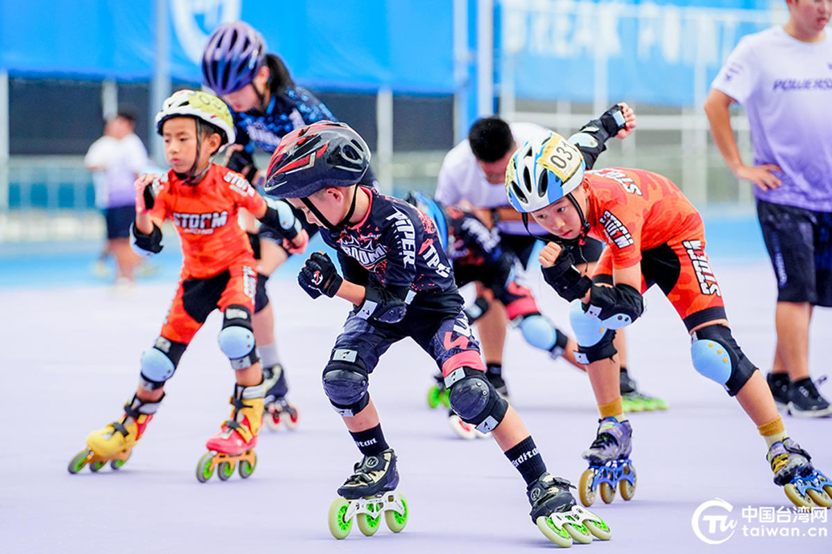 13.���ʨ⩤ �ڷQ�ү�U�⩤�C�֦~���ƷR�n�̬ۻE�򨽶}�i�D�D��y.png