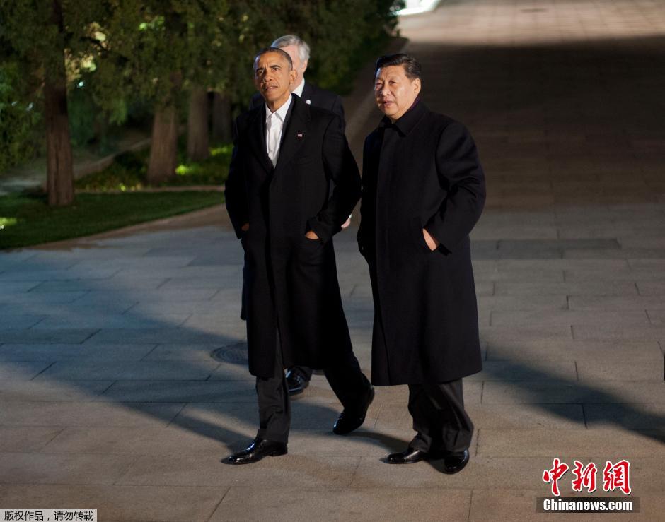 習近平同奧巴馬夜遊中南海 習近平同奧巴馬夜遊中南海