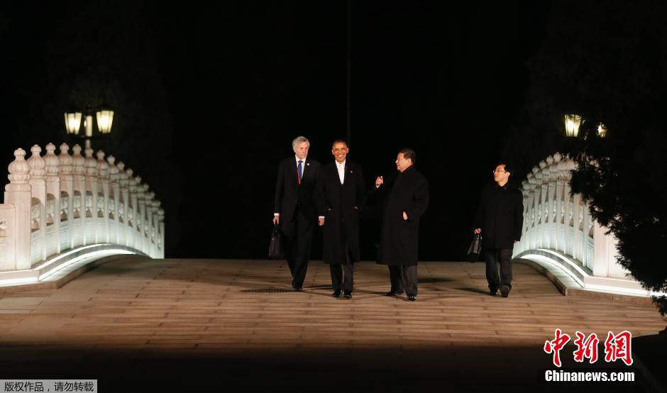 習近平同奧巴馬夜遊中南海 習近平同奧巴馬夜遊中南海